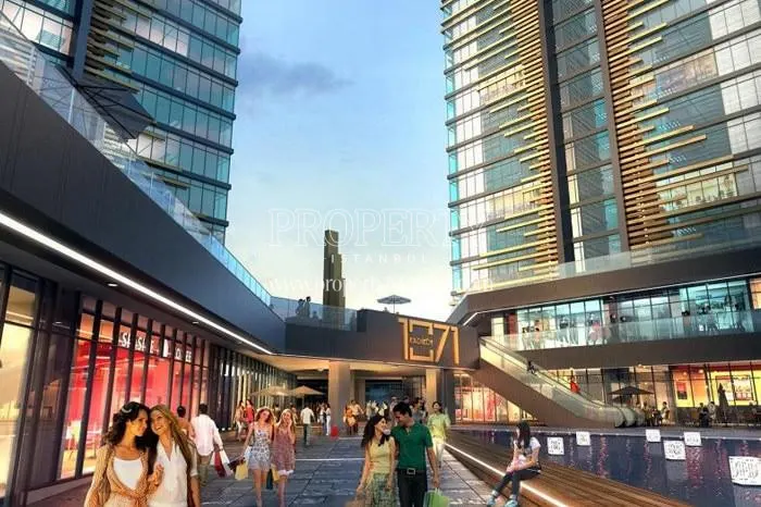 The people shopping in the 1071 Kadikoy compound shopping center
