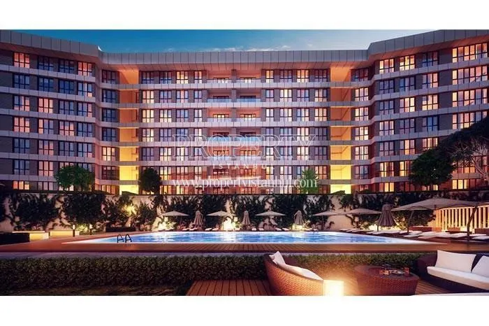 The outdoor swimming pool of the 360 Kurtkoy compound