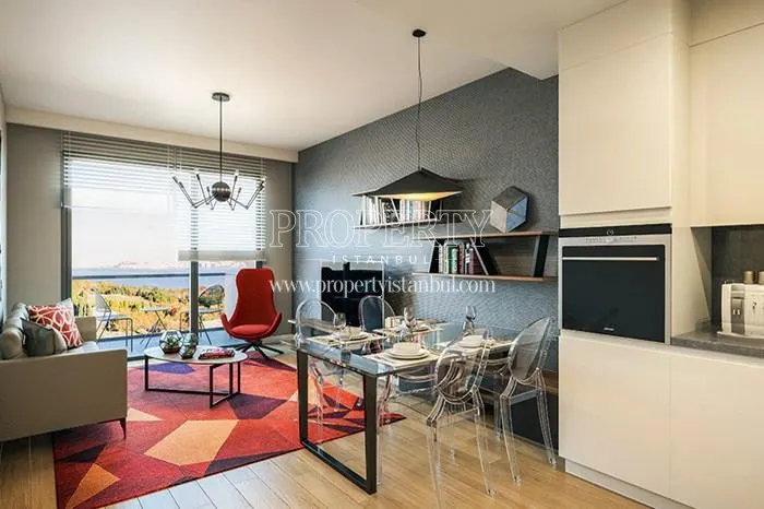 Small living room with a balcony facing the lake in 3S Firuze Konaklari