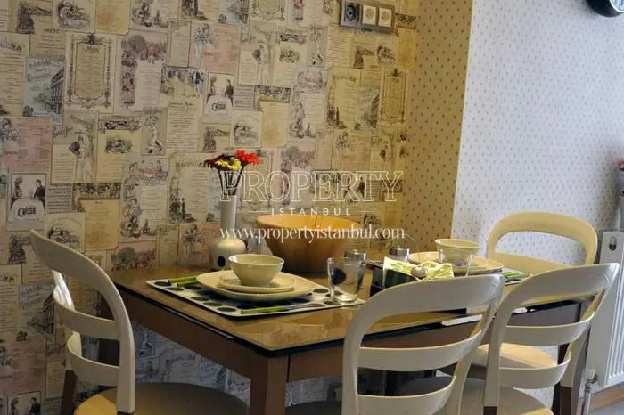 One of the tables in the Adresse Yakuplu cafe
