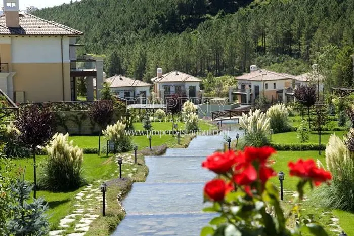 The landscaped areas in Agaoglu My Roseville Cekmekoy