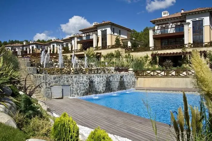 The artificial waterfall in Agaoglu My Roseville Cekmekoy