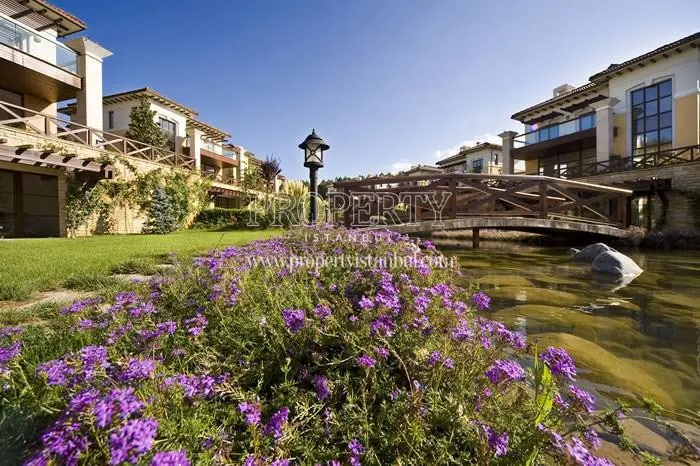 The landscaped areas of Agaoglu My Roseville Cekmekoy
