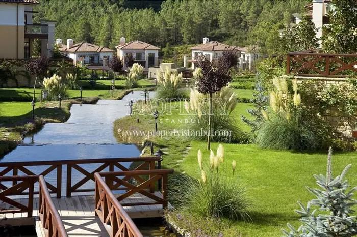 The artificial lake in Agaoglu My Roseville Cekmekoy