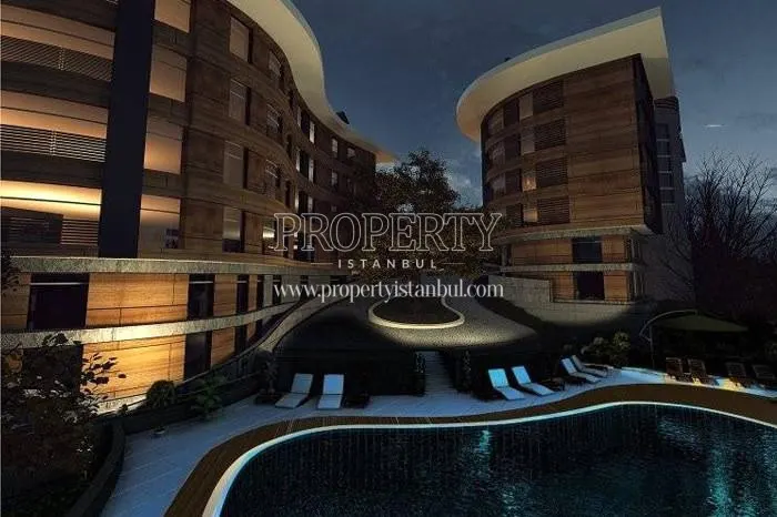 Alya Evleri Sariyer compound at night