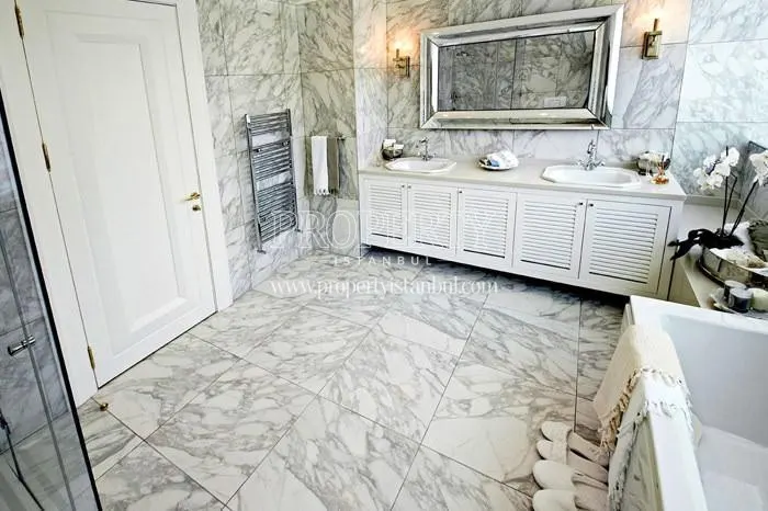 Spacious bathroom in Andromeda Gold Atasehir