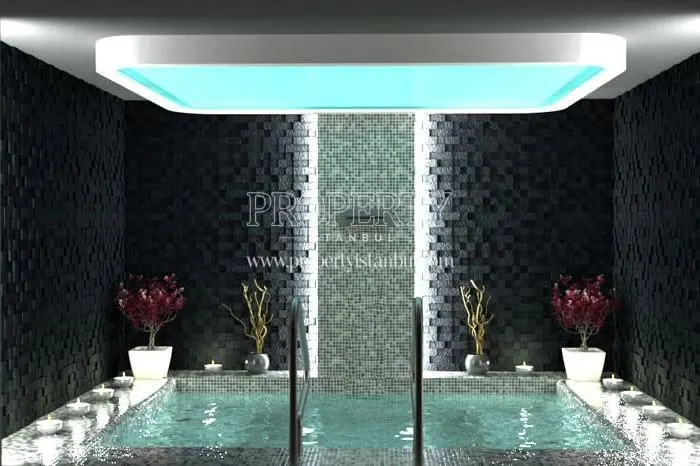 Small indoor swimming pool in Anthill Residence