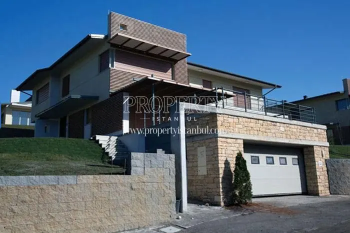 One of the villas in Antriva