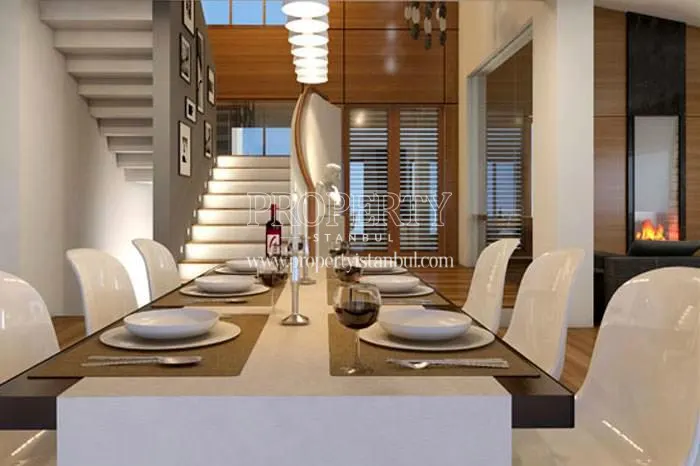 The dining table in one of the villas in Antriva