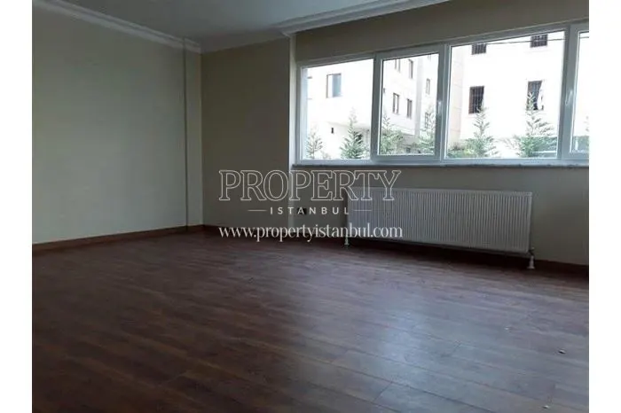 Empty living room in Aram Deluxe