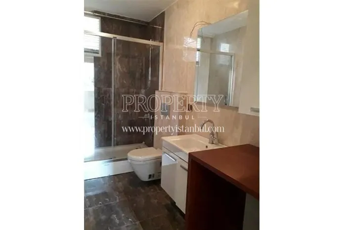 Small bathroom in Aram Deluxe