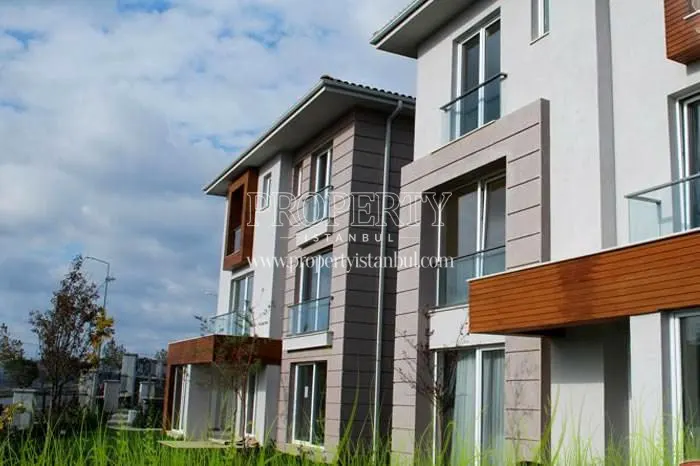 Triplex villas in the Asmali Evler compound