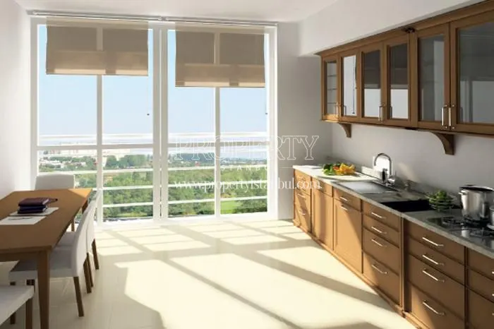 The kitchen with the sea view in Asrin Konutlari
