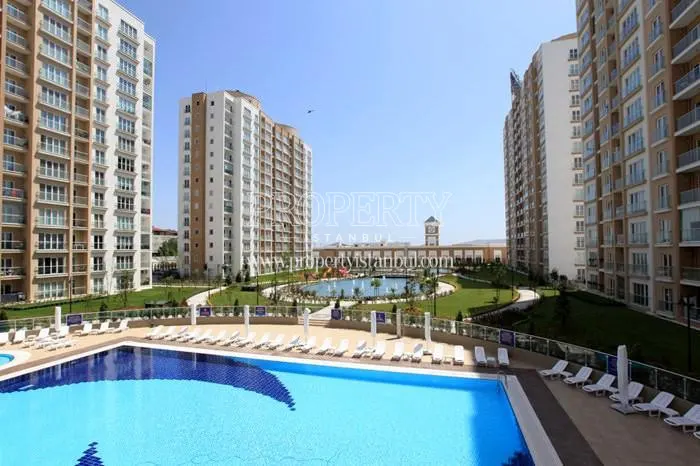 Outdoor swimming pool in Avrupa Konutlari Ispartakule 3
