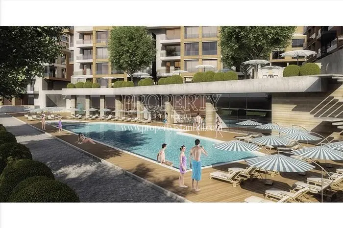 The outdoor swimming pool in Bahcesehir Atmaca