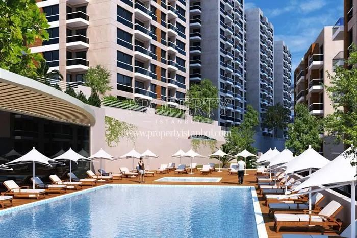 The outdoor swimming pool in Bahcesehir Konaklari