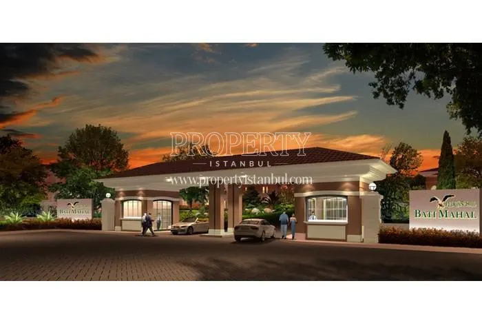 The entrance of Batimahal compound