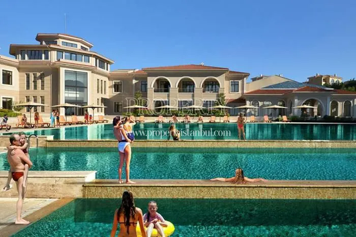 Outdoor swimming pools in Batimahal project