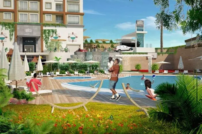 The residents are swimming in the pool in the Beyaz Rezidans 2 compound