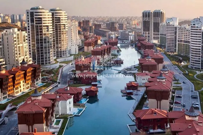 The huge artificial lake along the villas in Bosphorus City