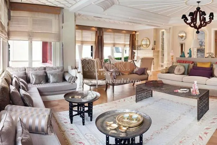 Spacious living room in Bosphorus City