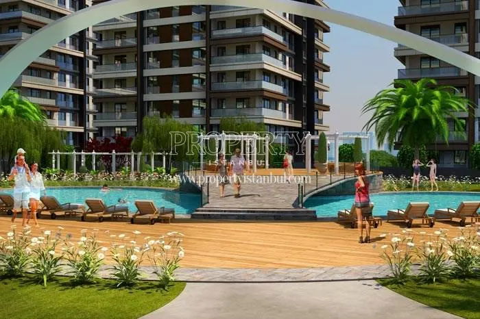 The outdoor swimming pool in Botanica Istanbul