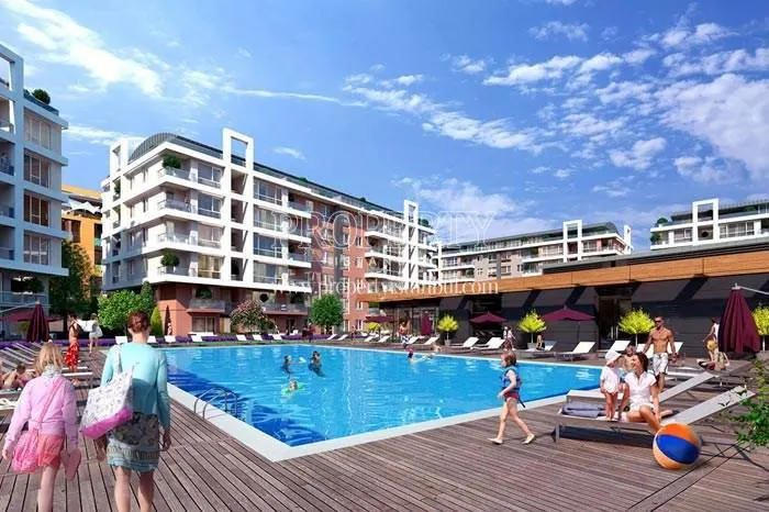 The outdoor swimming pool of Boutique Daca
