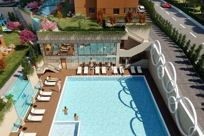The outdoor swimming pool in Celestia Life
