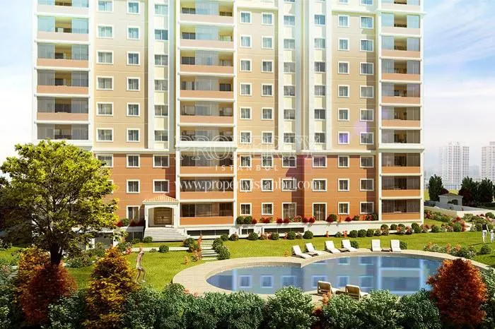 The outdoor swimming pool in the Cinar6 Evleri site