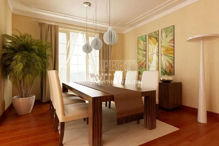 The dining table with cream-colored chairs in City Court Bahcesehir