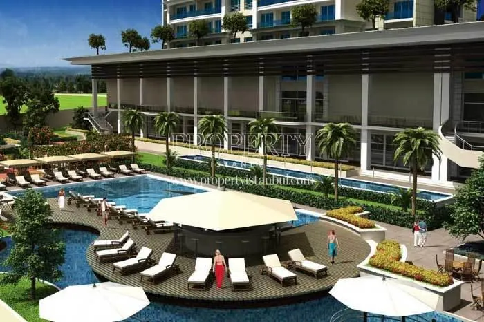 The outdoor swimming pool in Cornerlife Gunesli