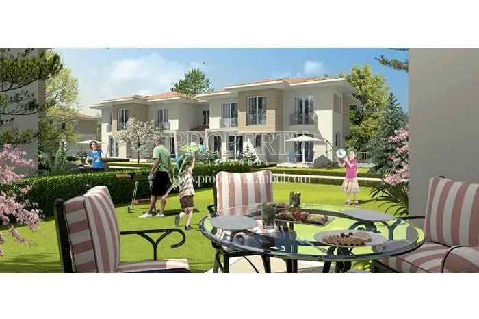 The family playing in their garden in Dekar Asmali Sokaklar