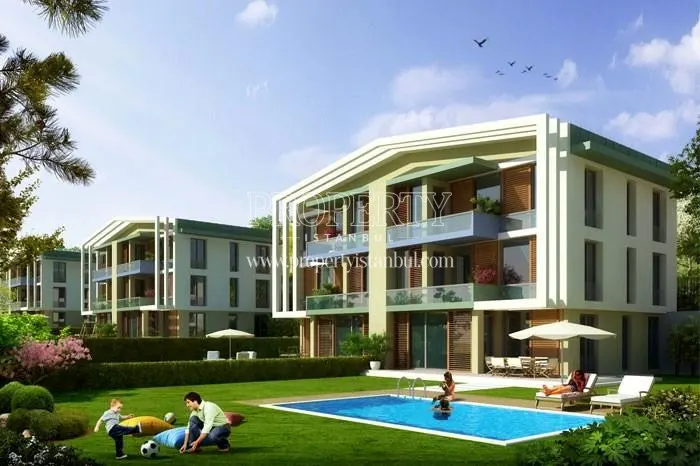 The outdoor swimming pool in front of one of the Demirli Akyaka blocks
