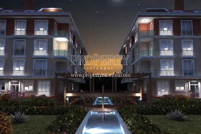 Duman Park Evleri compound at night