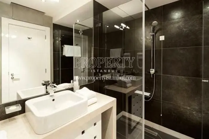 Black and white bathroom in EMS 111 Residence