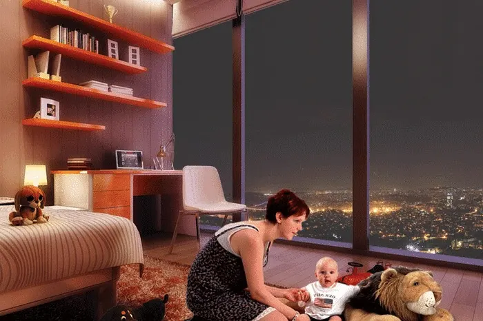 The woman playing with her baby in Eclipse Maslak