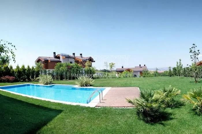 Outdoor swimming pool in Ekin Konaklari