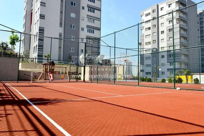 Basketball and football pitches in Elitist Park
