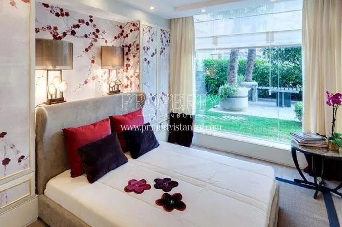 The master bedrooms in the ground floor apartment in Elysium Art Sisli