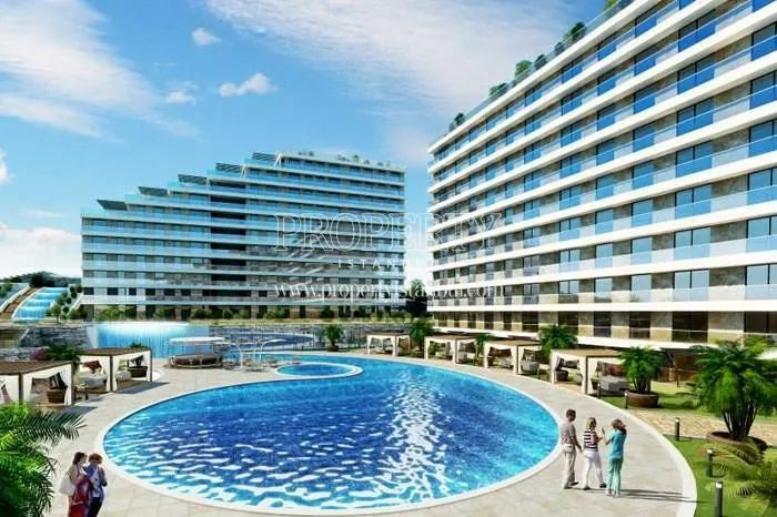 The outdoor swimming pool in Emin Evim 5Yuz60