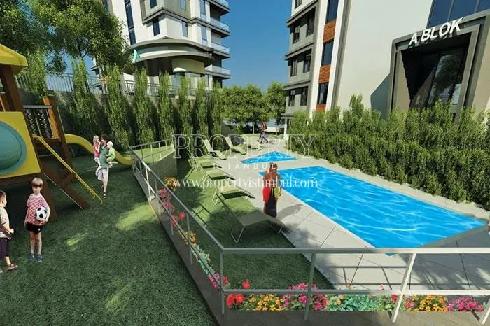 The outdoor swimming pool of Fera Life Kartal