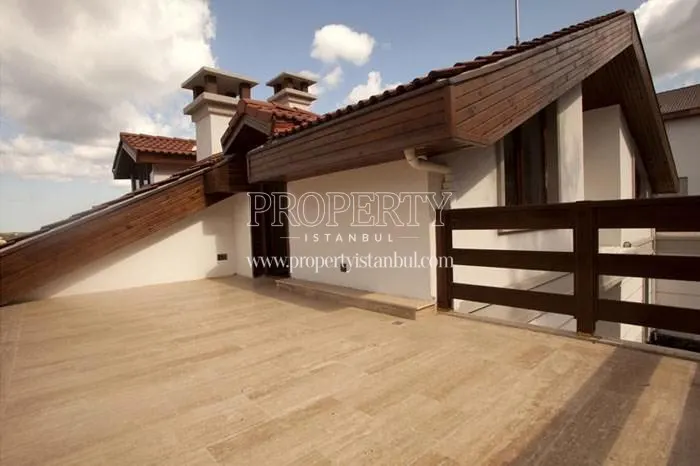 Huge terrace in Feronia Evleri
