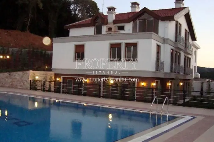 The villa near the swimming pool in Feronia Evleri