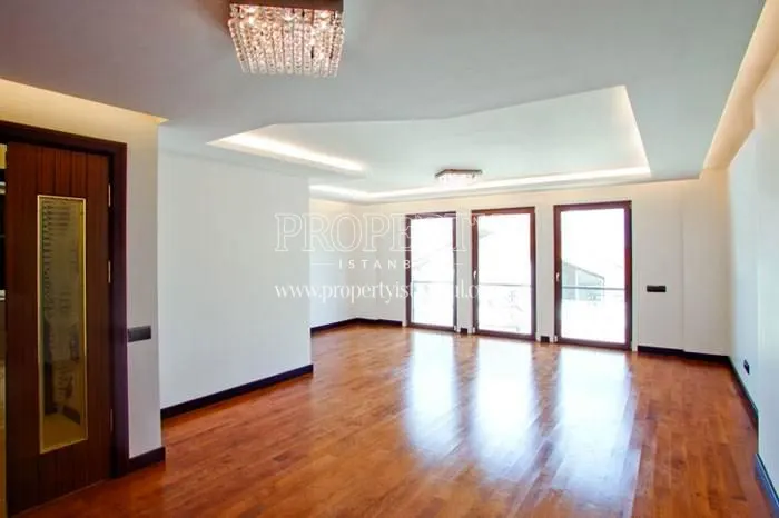 One of the empty rooms in Feronia Evleri