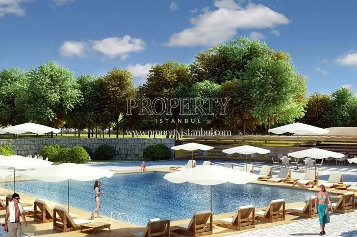The outdoor swimming pool of Foresta Sariyer