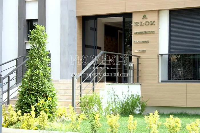A block entrance in Galavia Suadiye Sitesi