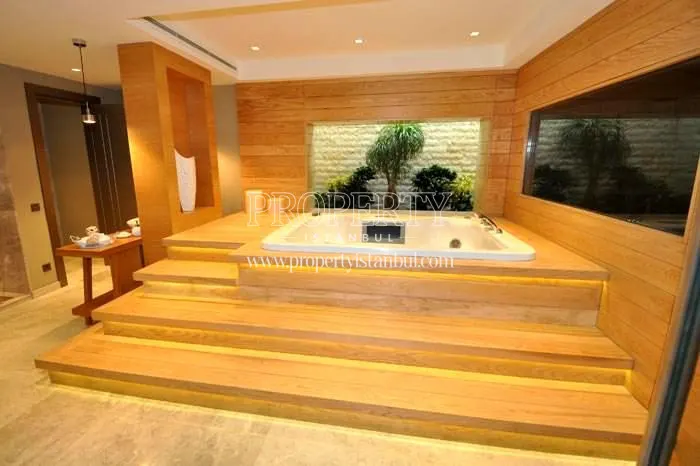 The jacuzzi in one of the luxury villas in the Golmahal project