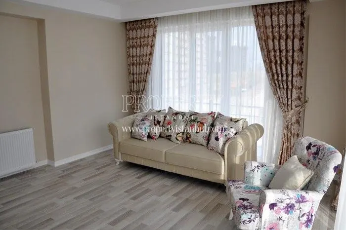 Flowered couch in the living room in Gumus Park