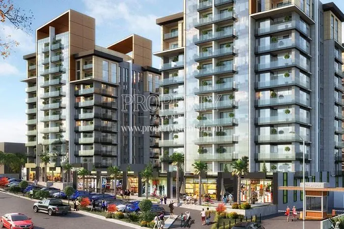 The shopping center and parking lot in the Gunesbahce Evleri complex