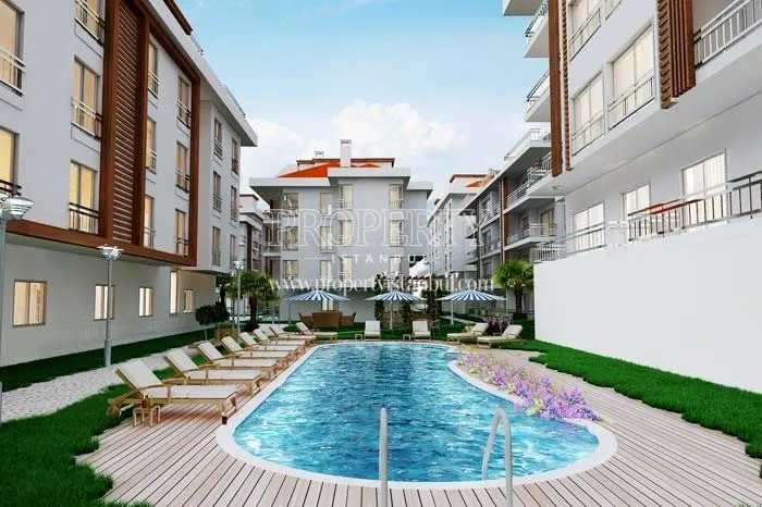 Outdoor swimming pool among the buildings in the Guverte Evleri compound